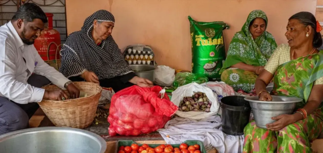 A Hindu mother in Tamil Nadu sets a Sehri table for Muslim students