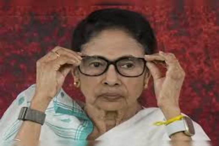 Mamata Banerjee's protest against the removal of names from the voter list continues for the second consecutive day.