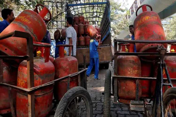 Common people worried after LPG price hike amid Middle East crisis