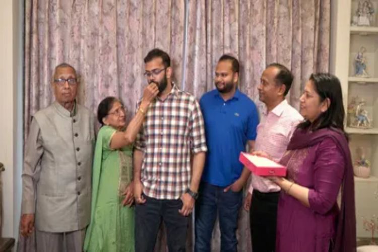 Sanjay Dahariya from Mahasamund battled cancer and secured 946th rank in UPSC.