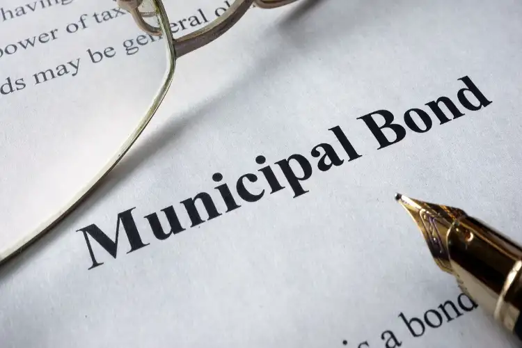 Nashik Municipal Corporation issued its first public Green Municipal Bonds; bonds listed on the NSE