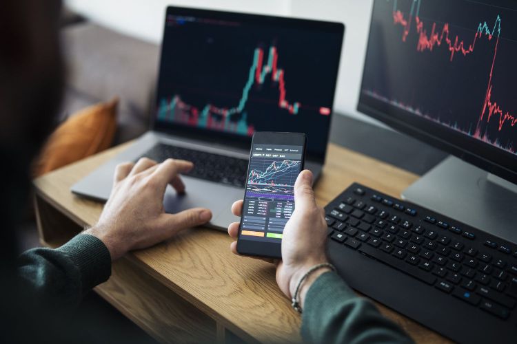 The stock market gained momentum in early trade.