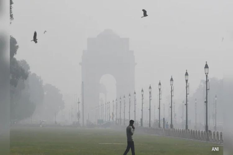 Delhi recorded a minimum temperature of 18.8 degrees Celsius.