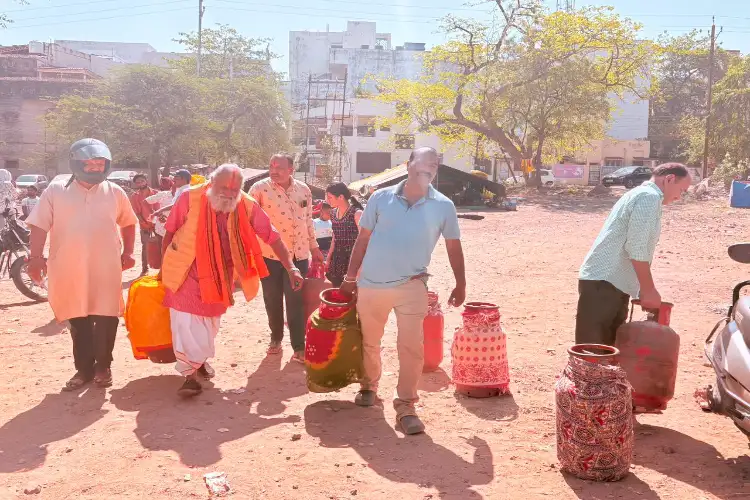 Commercial LPG cylinder supply temporarily halted in Bhopal amid West-Asia conflict