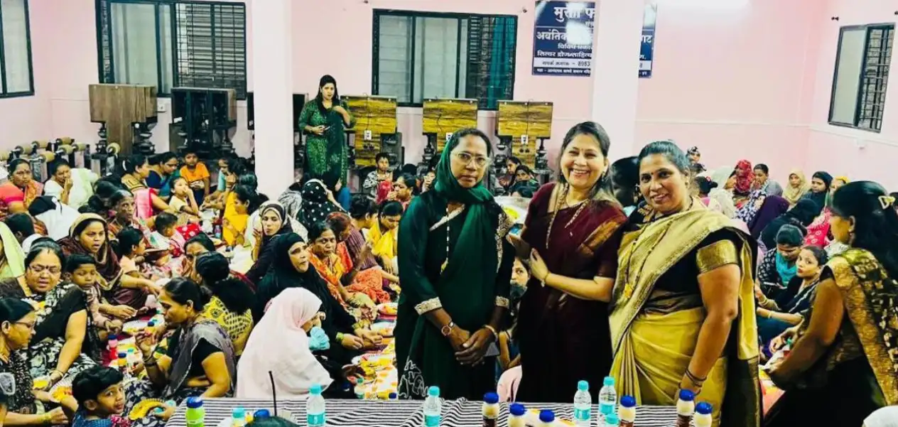 Female police officers and social workers, along with Muslim women, organised an Iftar party