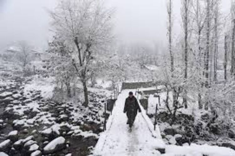 Snow and rain in Kashmir