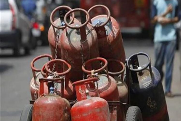 Rajasthan: Uproar in the House over the increase in LPG cylinder prices, Congress MLAs walk out