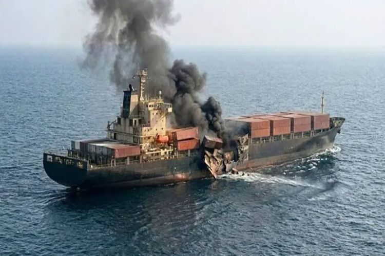 A cargo ship caught fire after being hit by a missile in the Strait of Hormuz: UK military