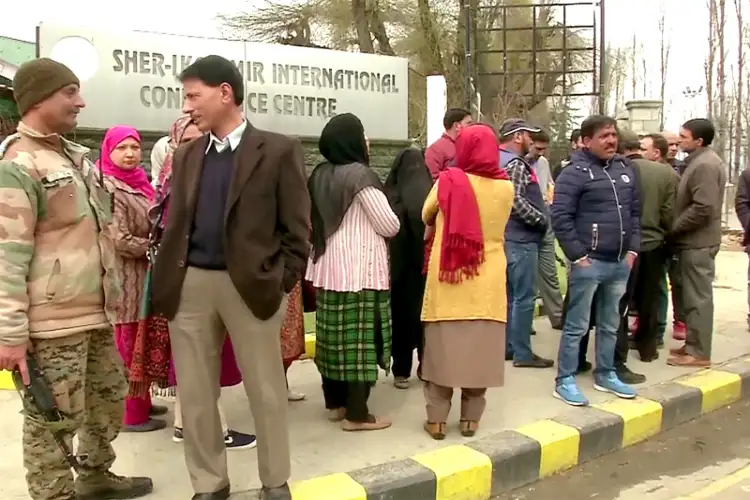 Indian students begin leaving Iran; first batch to head towards Armenia border