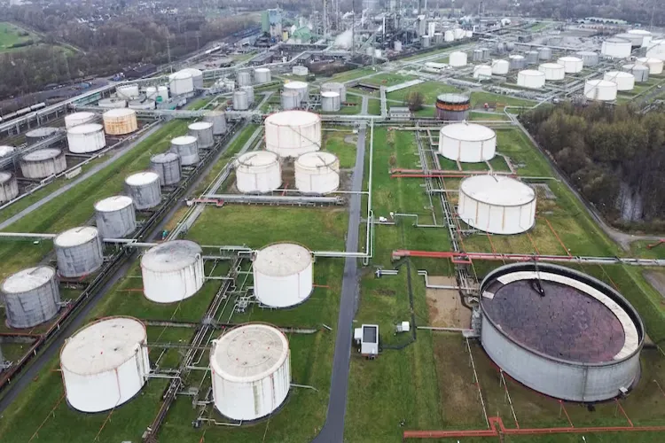 US announces release of 172 million barrels of oil from strategic reserves