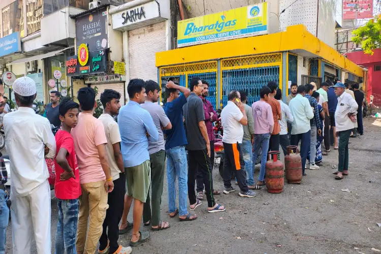 Restaurants turn to induction cooking amid LPG cylinder shortage in Bhopal