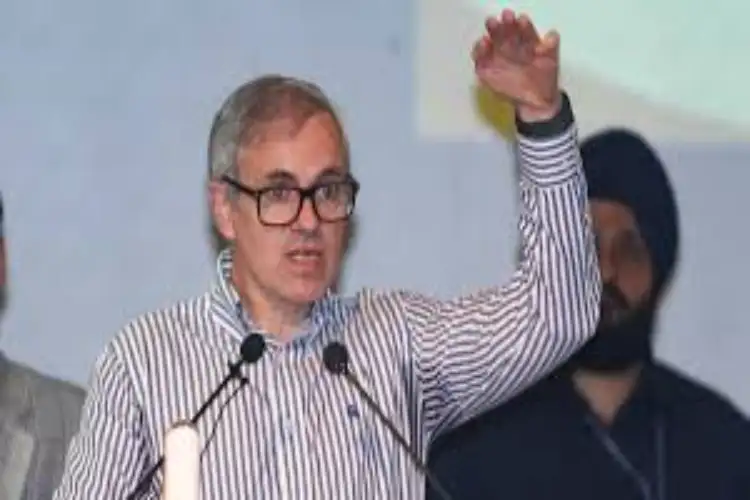 J-K: CM Omar Abdullah arrives at father's residence after assassination attempt