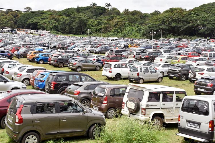 Passenger vehicle wholesale sales rise 10.6% in February: SIAM