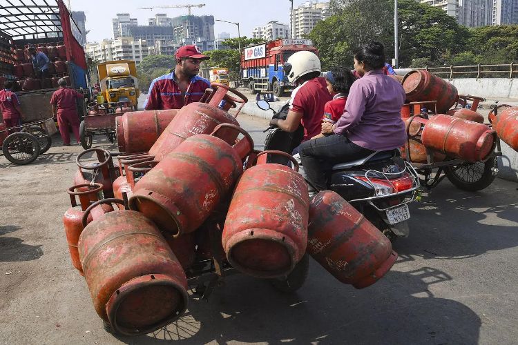 Nearly 40% of restaurants in Kerala are on the verge of closure due to LPG shortage.