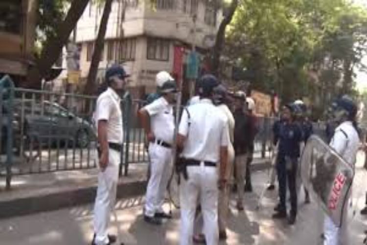 TMC and BJP workers clash in Kolkata ahead of Modi's rally