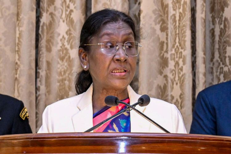 Deeply saddened by the loss of lives in the Odisha hospital fire incident: President Murmu