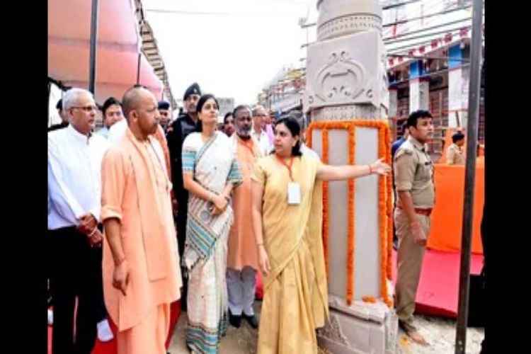 Yogi Adityanath offered prayers at the Vindhyachal temple.