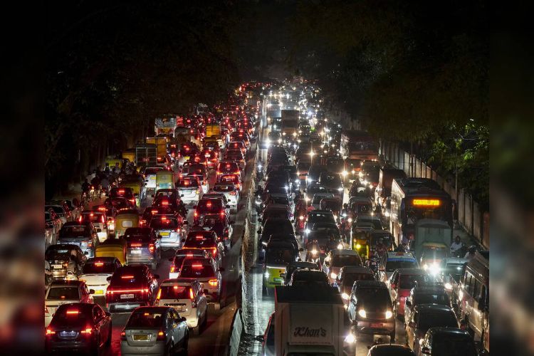 Parliamentary committee recommends AI-based traffic management for Delhi