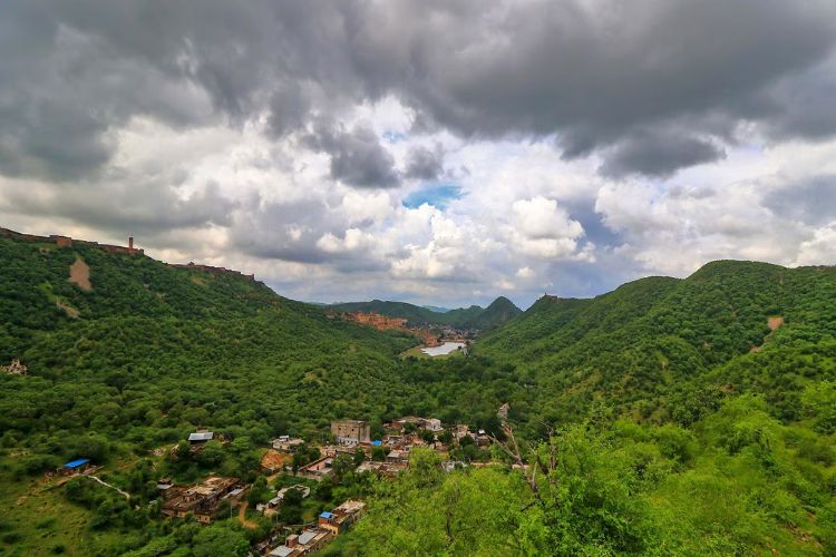Light to moderate rain in many areas of Rajasthan