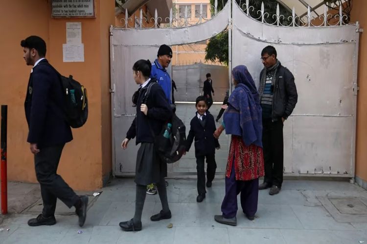 Enrolment in Delhi schools increasing, but number of school buildings is low: Report