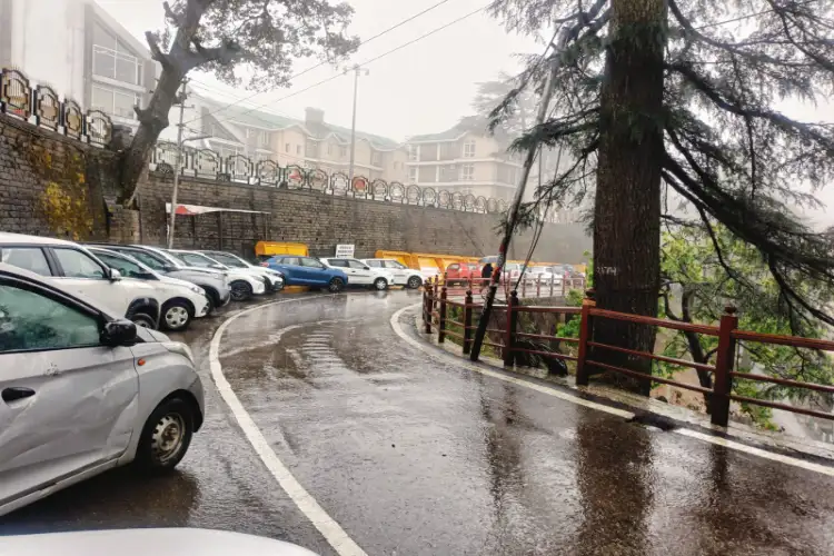 Rain, snow trigger sharp temperature drop in Himachal Pradesh