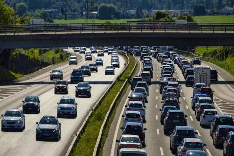 Recommendations to work from home and reduce air travel to deal with oil supply pressure