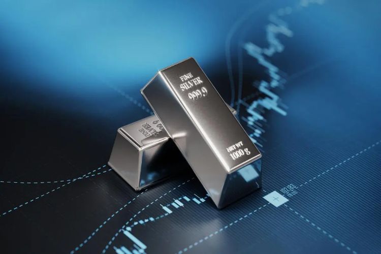 Silver futures fall sharply by 9% on weak global cues