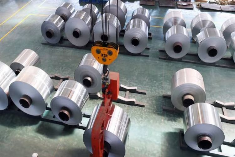 Aluminium futures fall on weak demand