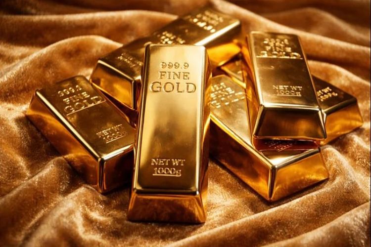 Gold futures fell by Rs 8,089 to Rs 1.36 lakh per 10 grams.