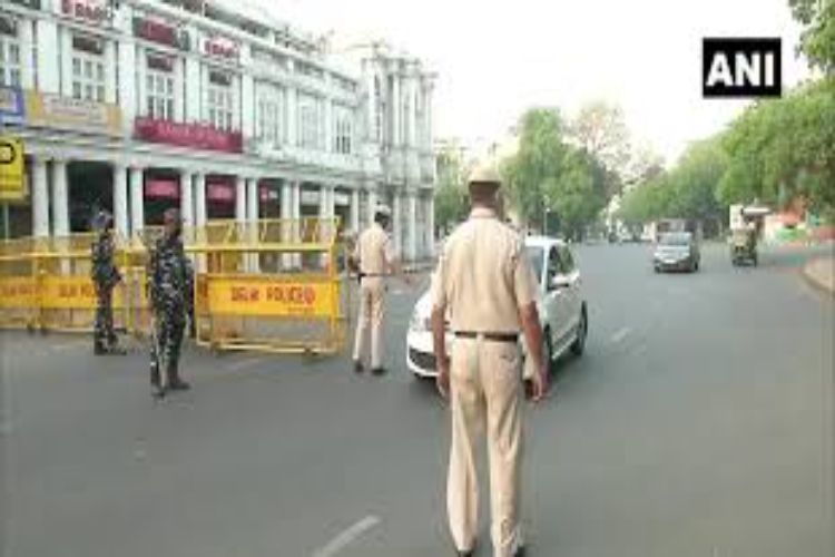 A bullion trader and his father were robbed by four men in Delhi's Seelampur.
