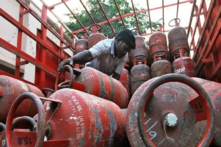 Four arrested as police bust alleged illegal LPG racket in Delhi