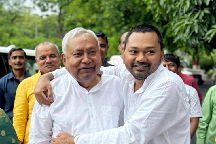 Nishant said that Nitish Kumar's works of the last 20 years should be taken to every house through a booklet.