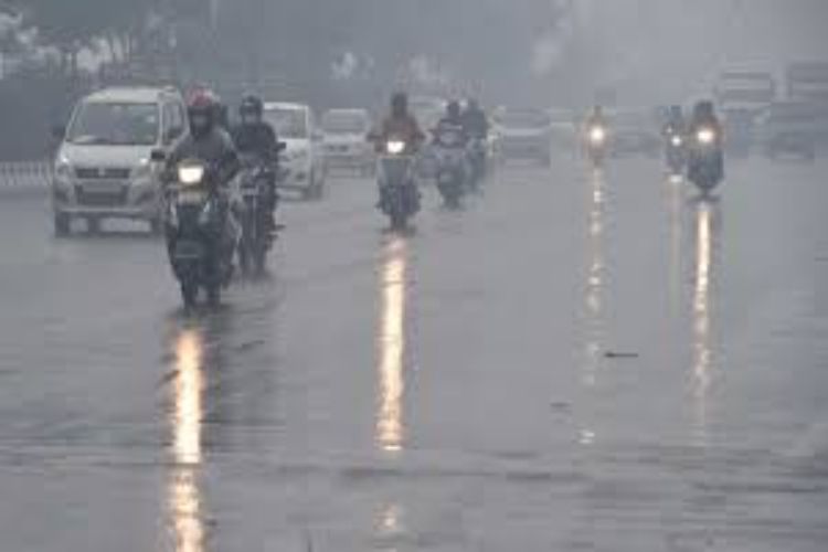 Minimum temperature in Delhi is 19.2 degrees Celsius, rain and thundershowers are expected.