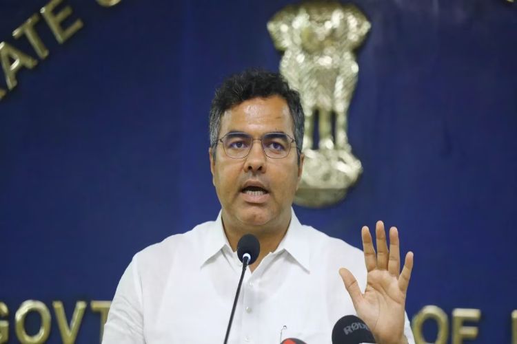 Pravesh Sahib Singh posted a video of 'Sheeshmahal', calling it the story of 'Dacoit Rehman of Delhi'.