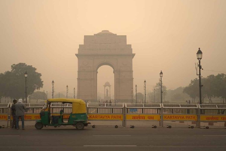 Delhi records minimum temperature at 20.6 degrees Celsius, AQI in 'moderate' category