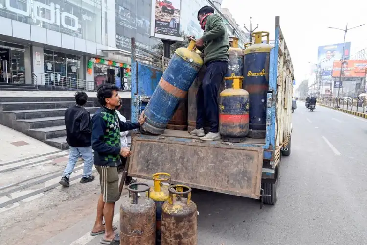 Petroleum Ministry raises states' non-domestic LPG allocation quota to 70% of pre-crisis level