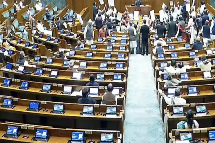 Lok Sabha extends time for presentation of three constitutional amendments