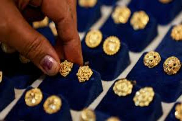 Gold prices rise by Rs 1,997 in the futures market