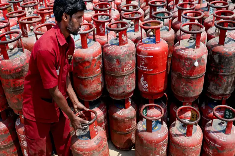 India has adequate fuel stocks, commercial LPG restored to 70%: Petroleum Ministry