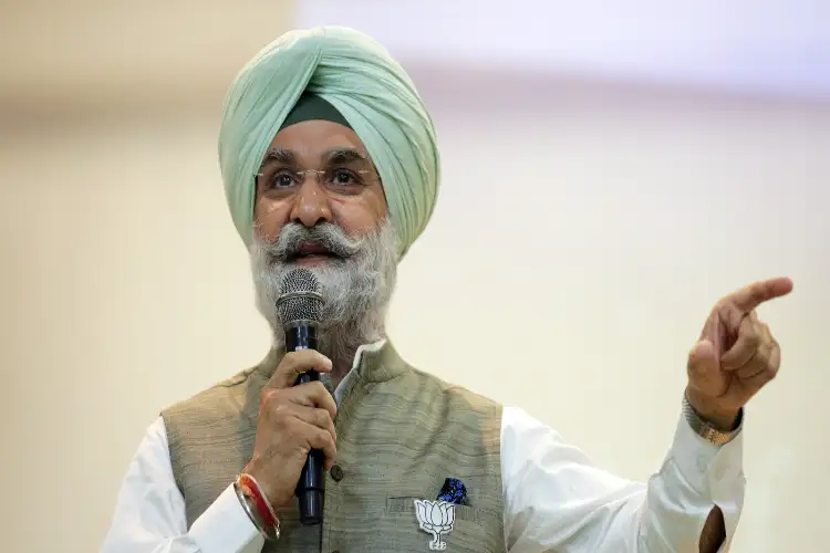 Delhi: LG Taranjit Singh Sandhu interacts with Vasant Vihar residents on urban governance challenges