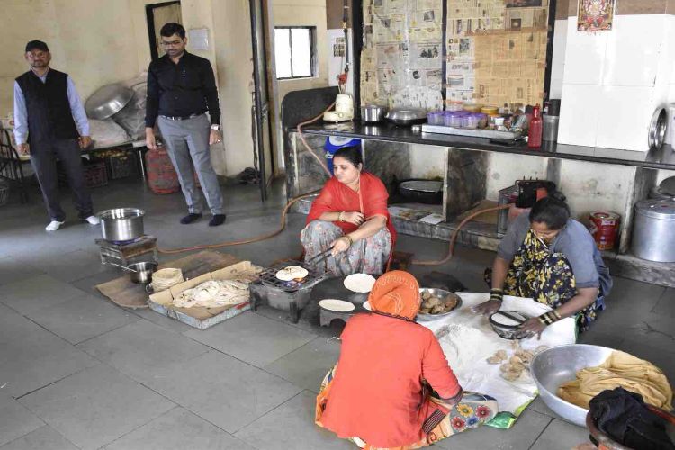Gujarat educational institution using biogas to cook food for 250 students: Officials