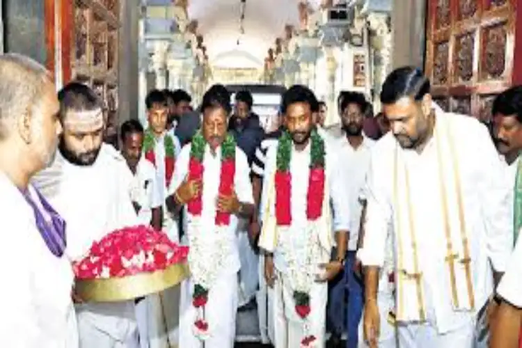 Former Tamil Nadu CM O Panneerselvam offers prayers at Tirumala temple