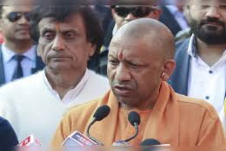 UP: Yogi Adityanath Listens to Grievances at ‘Janta Darshan’; Directs Officials to Ensure Time-Bound Resolution