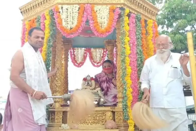 Devotees celebrate Mahavir Jayanti with chariot procession at Jain Temple in Puducherry