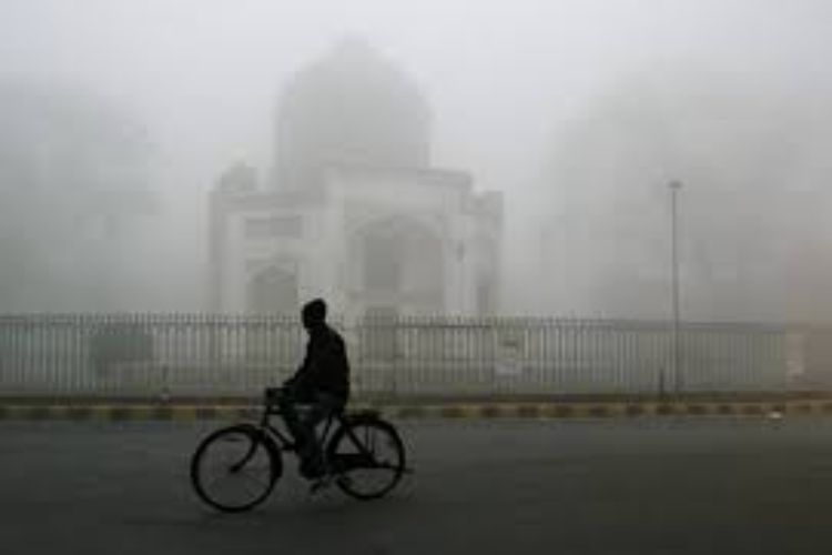 Weather remains cool in Delhi this morning; air quality in the moderate category.