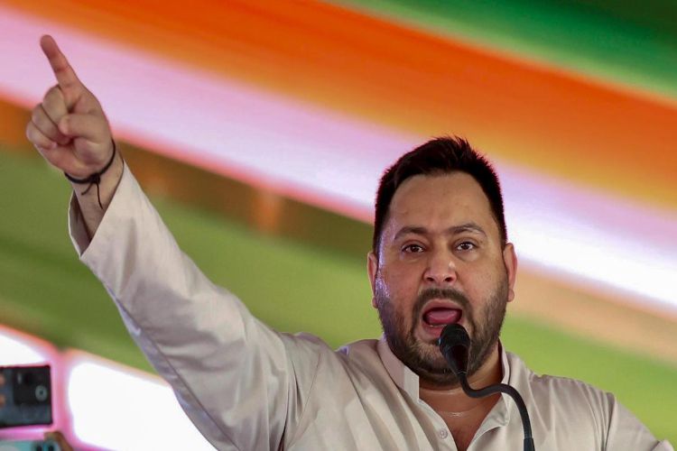 RJD leader Tejashwi Yadav campaigned for the LDF; Vijayan appreciated the support.