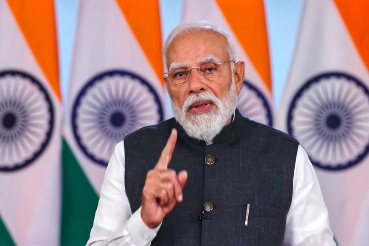 Need to adopt 'citizen first' mantra: PM Modi to public servants