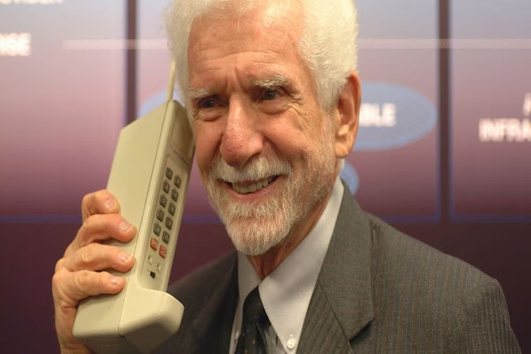 April 3: Martin Cooper speaks to Joel of Bell Labs on a handheld mobile phone for the first time
