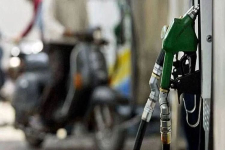 West Asia crisis: Petrol and diesel prices rise sharply in Pakistan