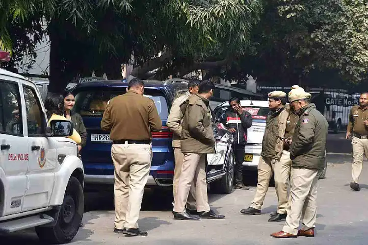 Delhi Police solve Haiderpur stabbing case within 4 hours; 3 held